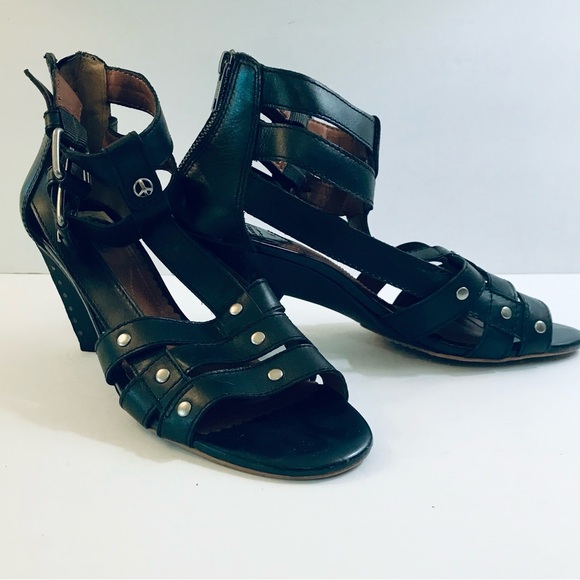 Vintage Lucky Black Peace Sign Sandals - Picture 5 of 11